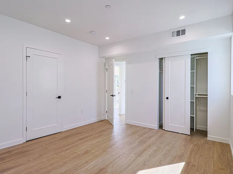 1227 N June St #1227 — Photo 26