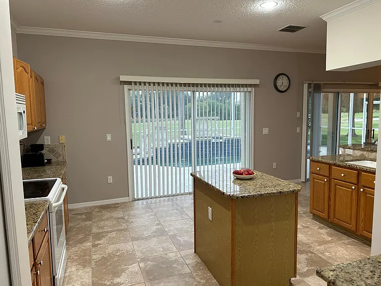 209 Strathmore Cir — Photo 40