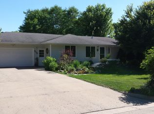 515 6th St SE, Sioux Center, IA 51250