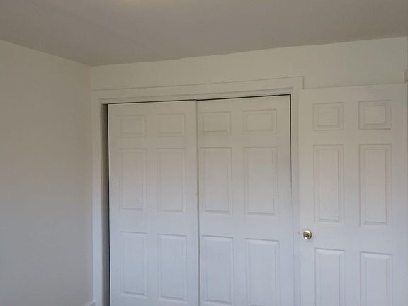 2nd image of 15945 Lexington Ave #11