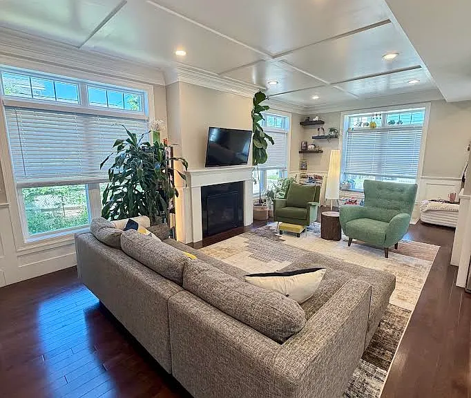 230 Westminster Ave — Photo 1