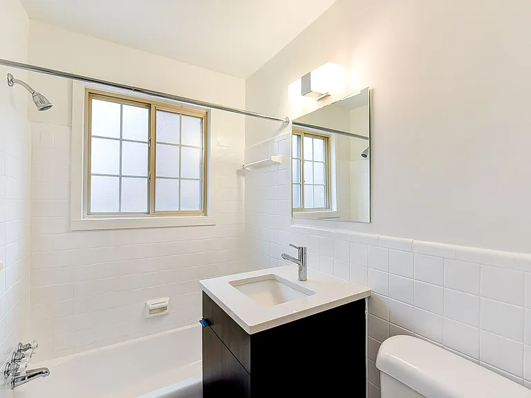 Elevated Northwest DC Living at The Pinnacle — Photo 9