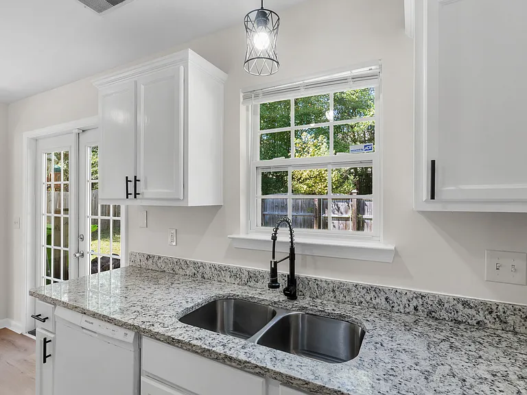 109 Summer Vale Dr — Photo 7