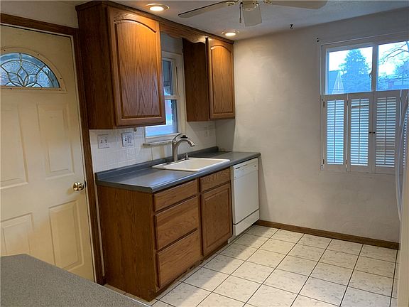 3rd image of 2660 Glenny Ln