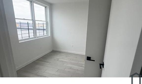 5th image of 2783 Webb Ave #5A