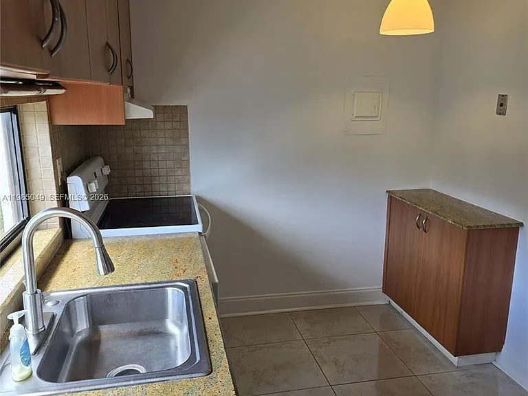 16919 N Bay Rd #819 — Photo 6