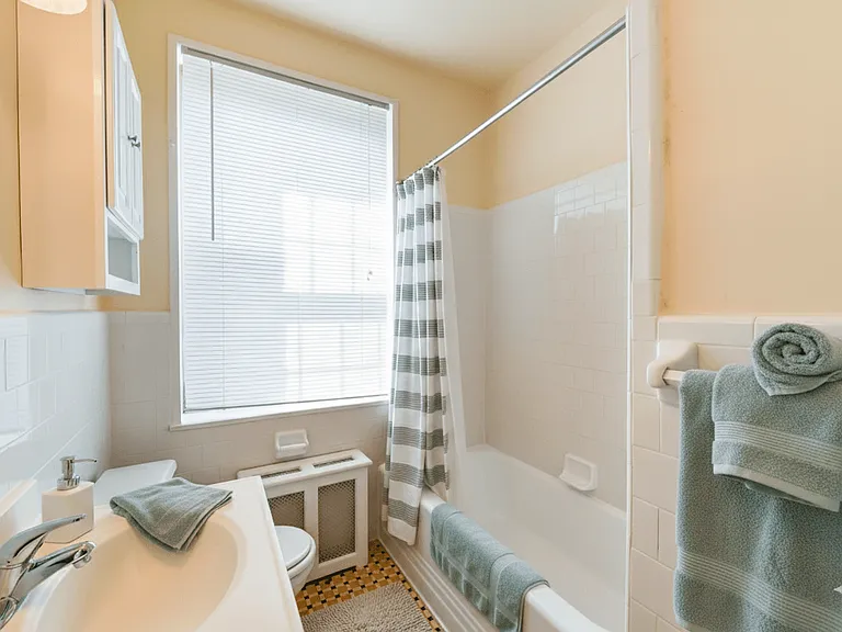 1401 Sheridan — Photo 17