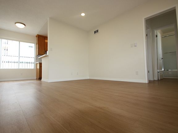 3rd image of 3710 Glendon Ave APT 4