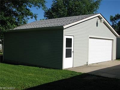 5th image of 146 Donovan Ave