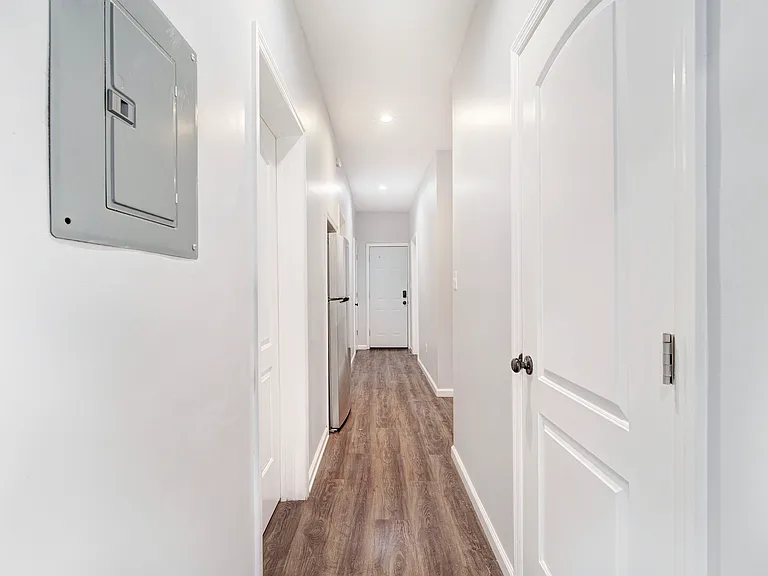 209 N 4th St #1 — Photo 3