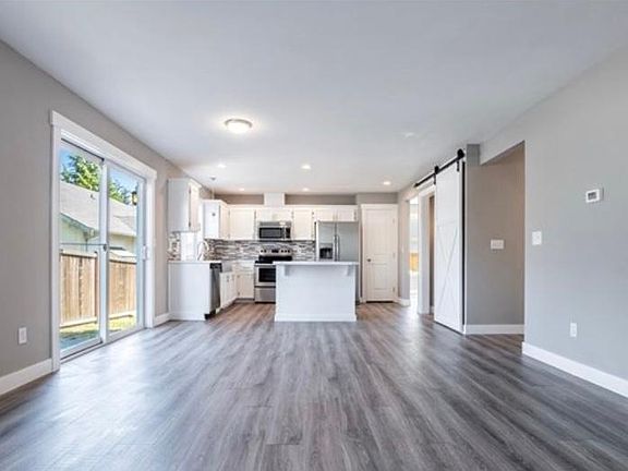 5th image of 17516 17th Ave E