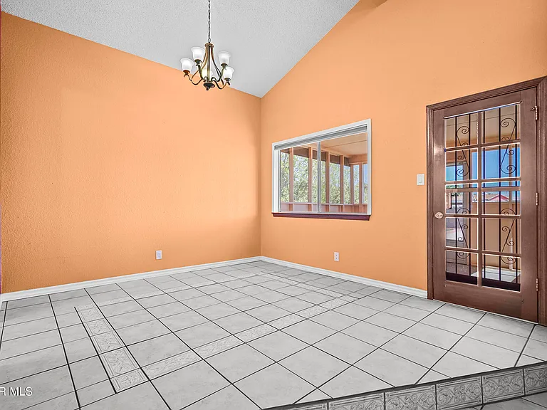 4805 Maureen Cir — Photo 10