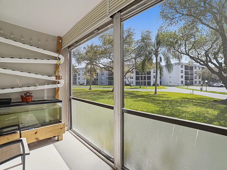 117 Royal Park Dr #1H — Photo 11
