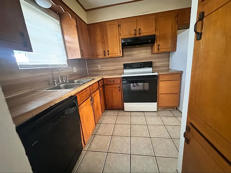 1103 Charisse St — Photo 5