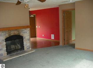 11911 Country Acres Dr, Interlochen, MI 49643