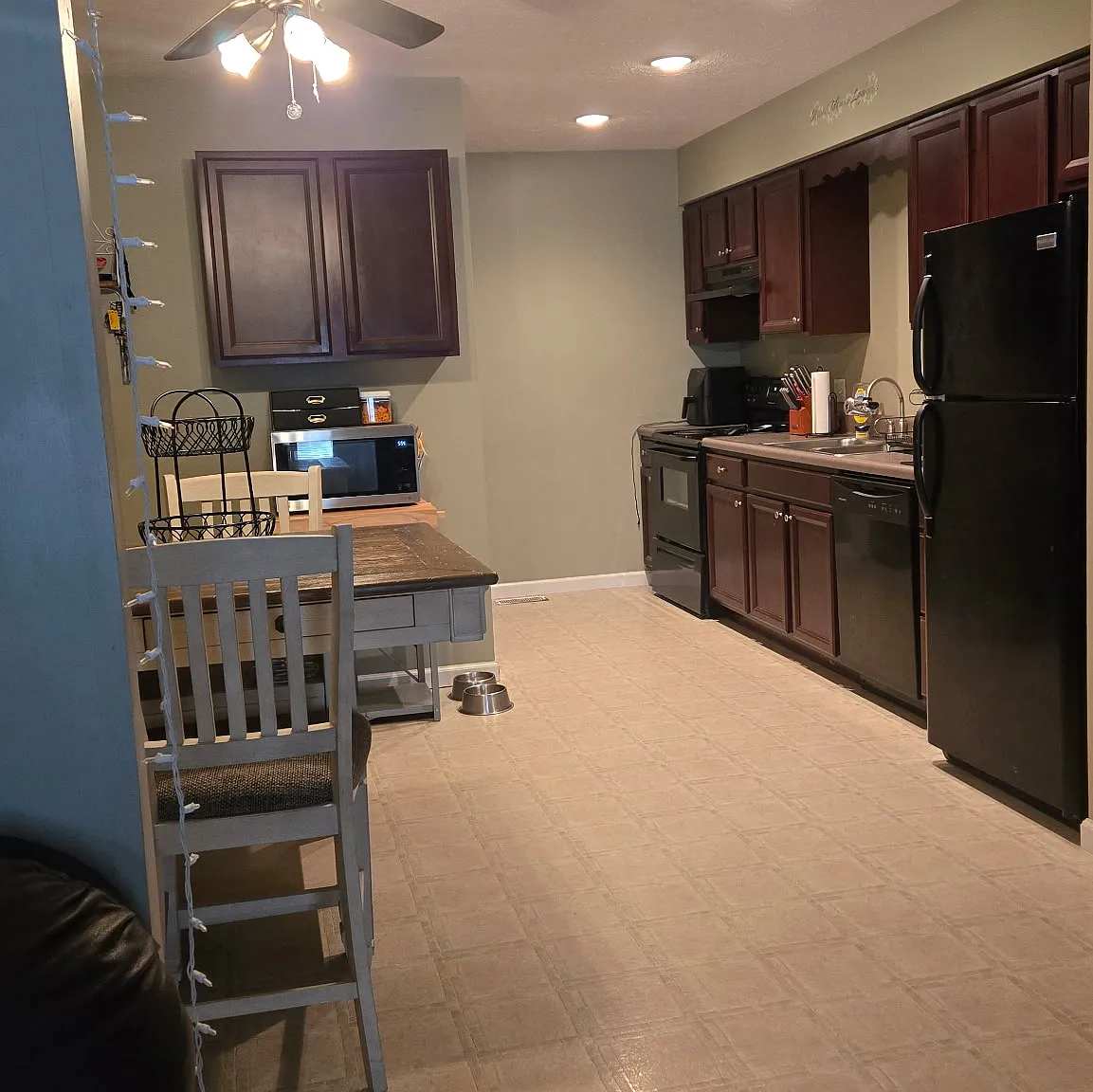 2 bed, 1.5 bath, 1000 sqft, $1,100 — Photo 2