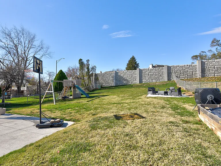 5004 S 167th Ave — Photo 33