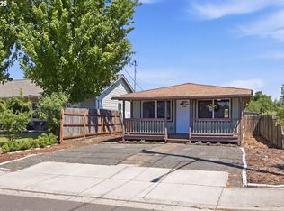 505 S 5th St, Harrisburg, OR 97446