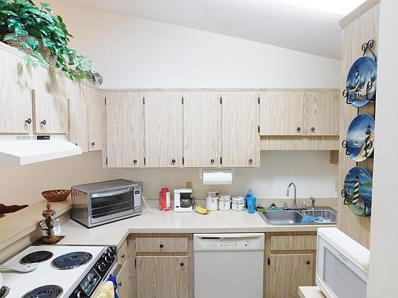 4th image of 10816 SE 50th Ave