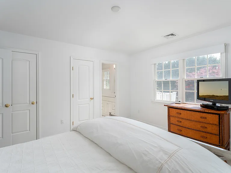 825 Flying Point Rd — Photo 19