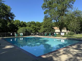6263 Saint Johns Dr #1, Eden Prairie, MN 55346