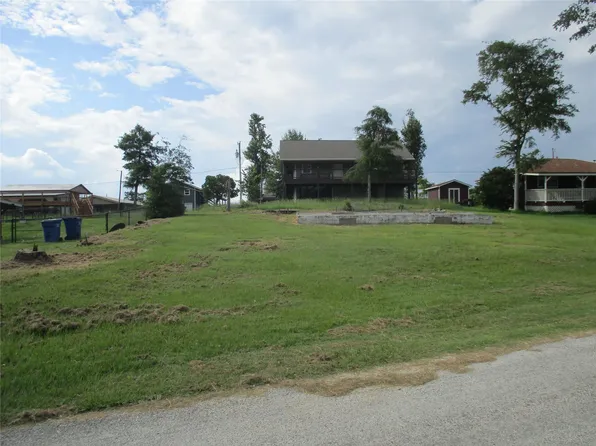 387 Birch Dr, Onalaska, TX 77360