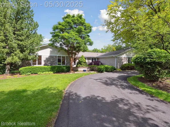 4335 Queens Way, Bloomfield Hills, MI 48304