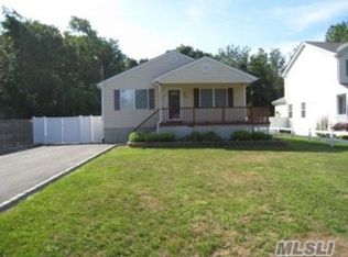 300 Commack Rd, Shirley, NY 11967