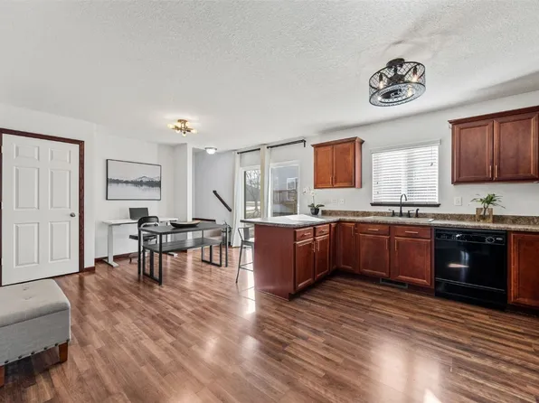 43 Woodstone Ln SW, Cedar Rapids, IA 52404