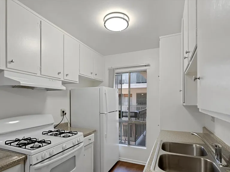749 Garland Ave — Photo 7