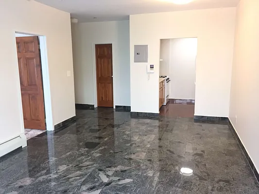 Rented by Metroline Realty | media 3