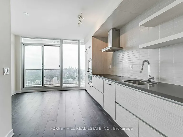 2221 Yonge St #5703 — Photo 11