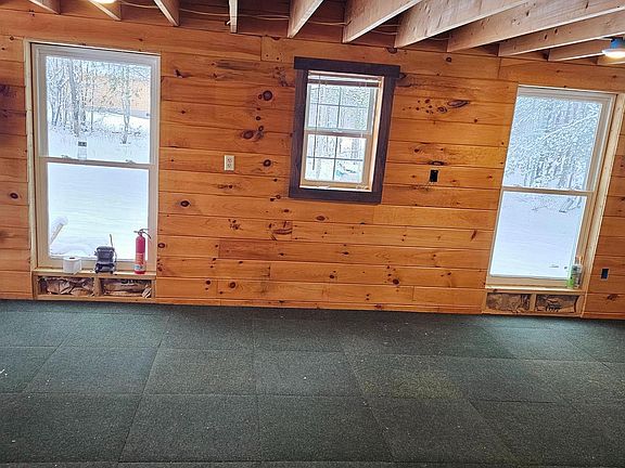 3rd image of 549 Blake Rd