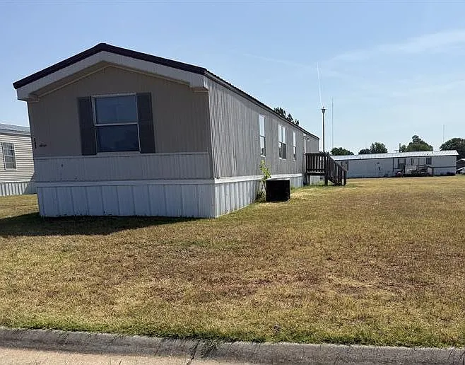 3 bed, $950 — Photo 2