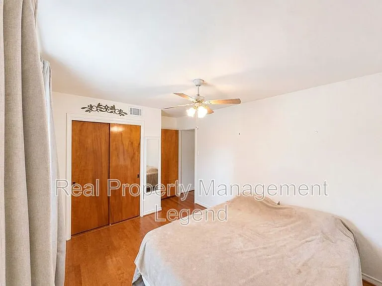 409 La Salle Dr — Photo 11