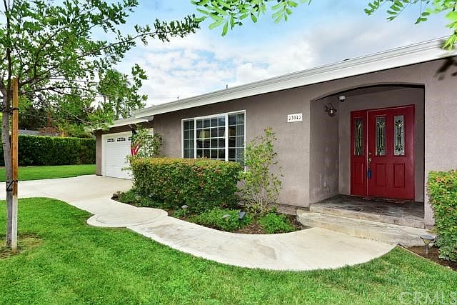 1st image of 304 N Live Oak Ave