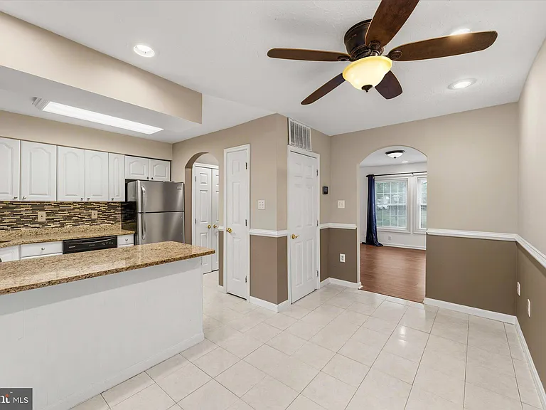 129 N Duke Dr — Photo 10