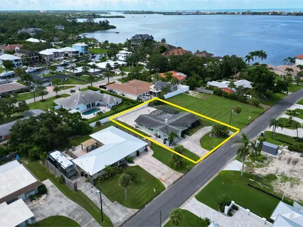 1848 Southpointe Dr, Sarasota, FL 34231