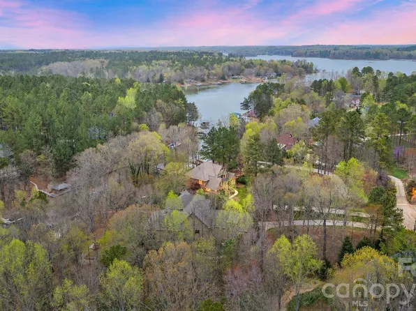8915 Linden Grove Ct, Sherrills Ford, NC 28673