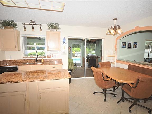 4th image of 654 Crooked Creek Dr