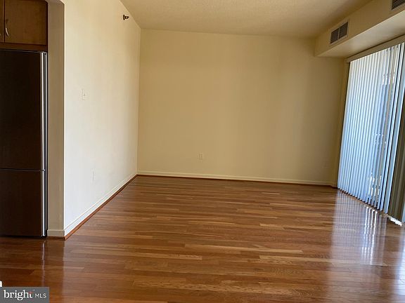 4th image of 1530 Key Blvd APT 1229