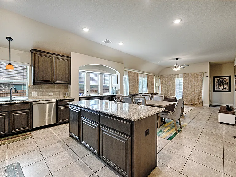 1721 Maplewood Dr — Photo 25