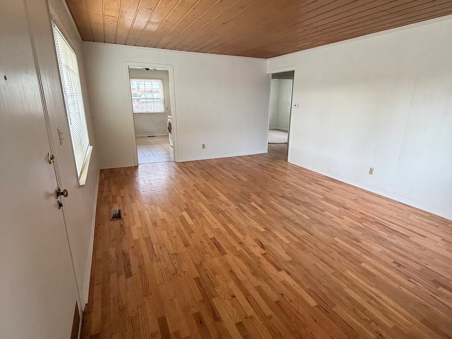 2 bed, 884 sqft, $2,300 — Photo 4
