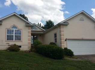 2042 Jd Cir, Berea, KY 40403