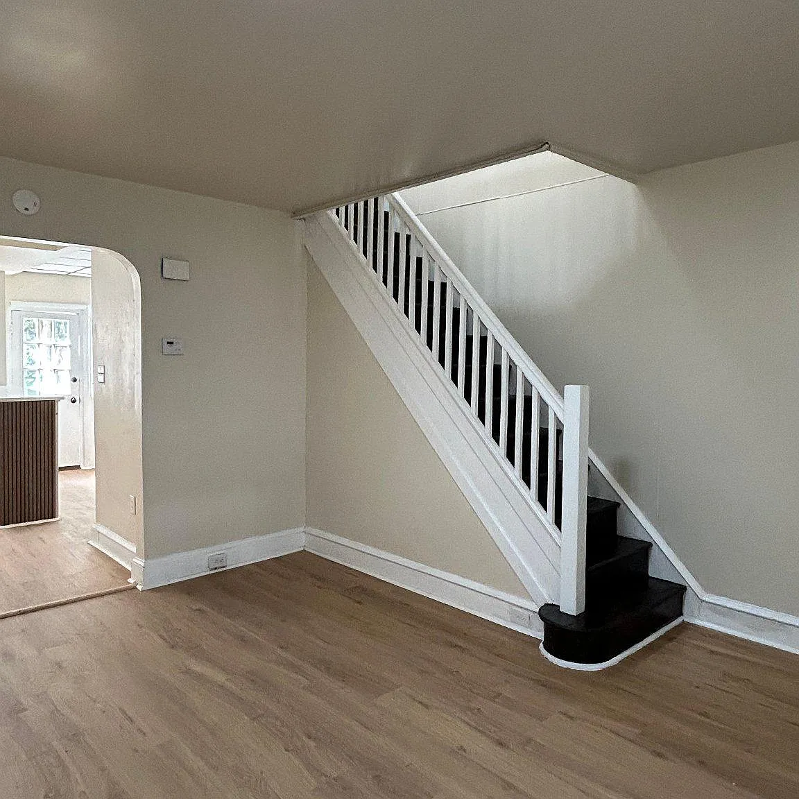 4 bed, 2.0 bath, 960 sqft, $2,200 — Photo 3