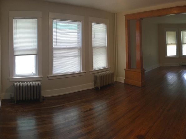 33 Ten Eyck Ave #1