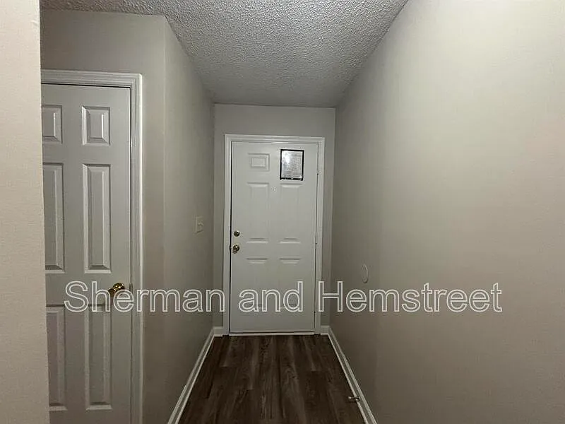 3 bed, 2.0 bath, 1200 sqft, $1,100 — Photo 3
