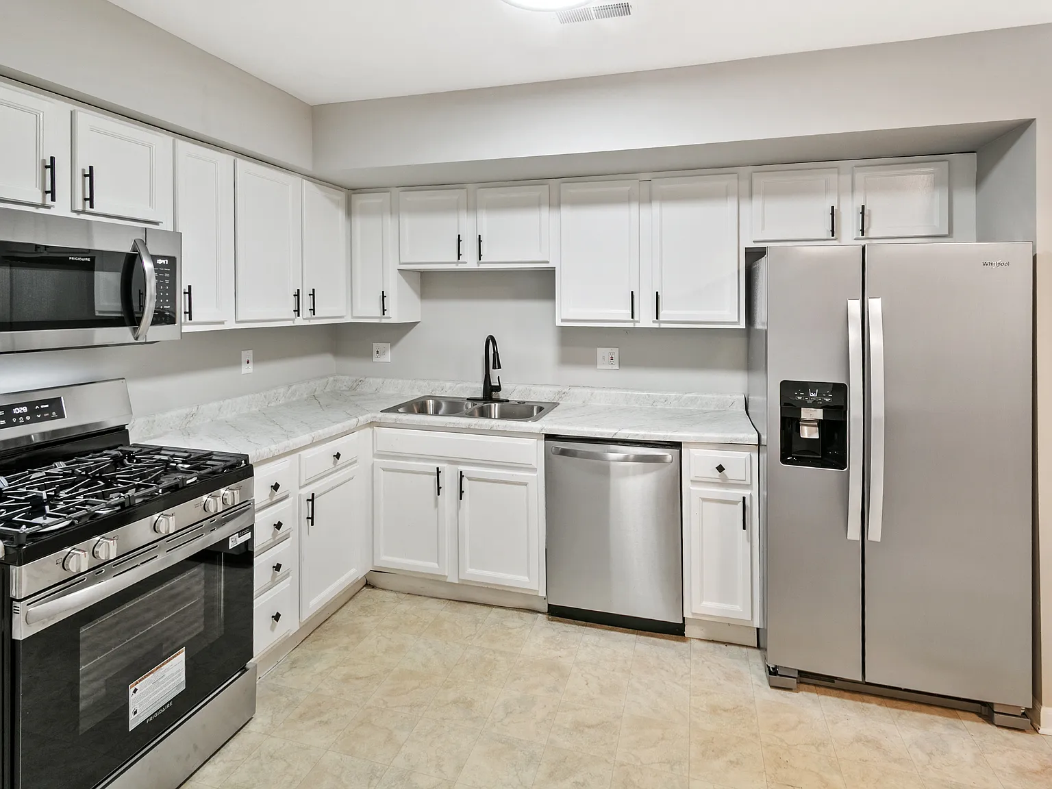 2 bed, 1300 sqft, $1,995 — Photo 2