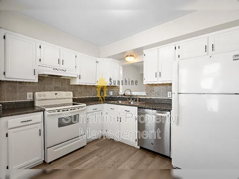 5121 Radcliff Cir — Photo 2