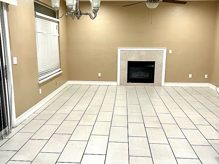 2611 Blossom Cir — Photo 15
